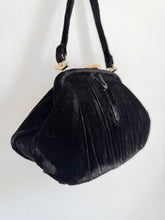 Load image into Gallery viewer, Black Velvet Kiss Lock Box Purse