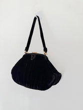 Load image into Gallery viewer, Black Velvet Kiss Lock Box Purse