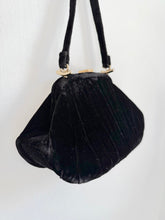 Load image into Gallery viewer, Black Velvet Kiss Lock Box Purse