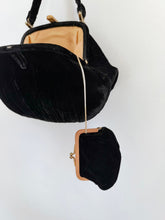 Load image into Gallery viewer, Black Velvet Kiss Lock Box Purse