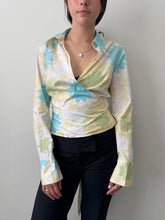 Load image into Gallery viewer, Flower Print Wrap Blouse M
