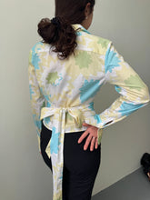 Load image into Gallery viewer, Flower Print Wrap Blouse M